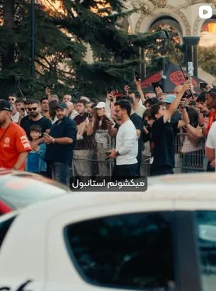 Crowd at a car meet in Istanbul